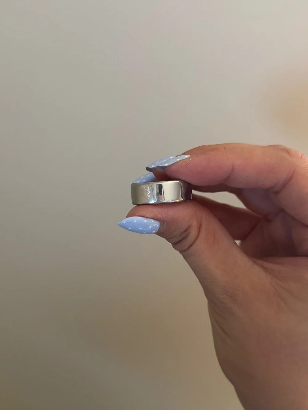 Oura Ring 4th Generation & Charger SIZE 7 - Used